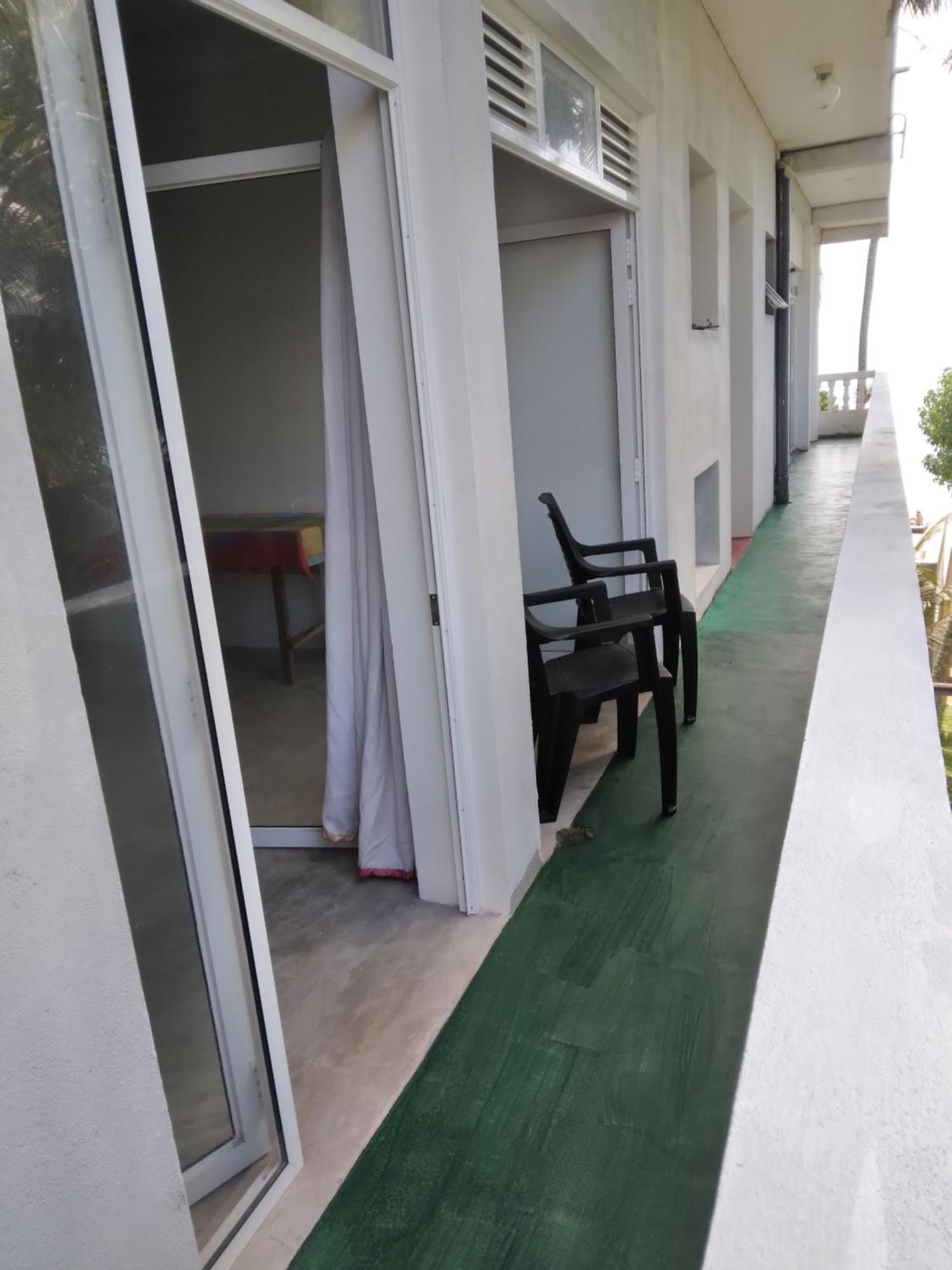 Sunray Rest - Beach View Homestay Мириса Екстериор снимка